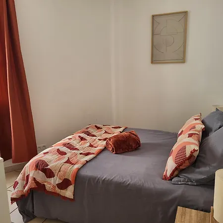 Διαμέρισμα Entre Arenes Et Maison Carree P1 *