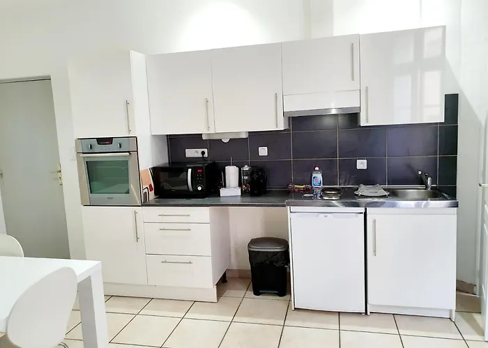 Entre Arenes Et Maison Carree P1 شقة *