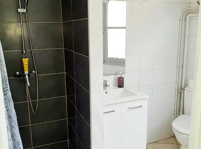 Entre Arenes Et Maison Carree P1 نيم