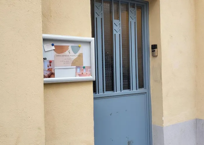 Entre Arenes Et Maison Carree P1 شقة