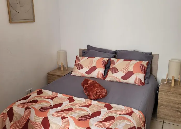 Entre Arenes Et Maison Carree P1 *